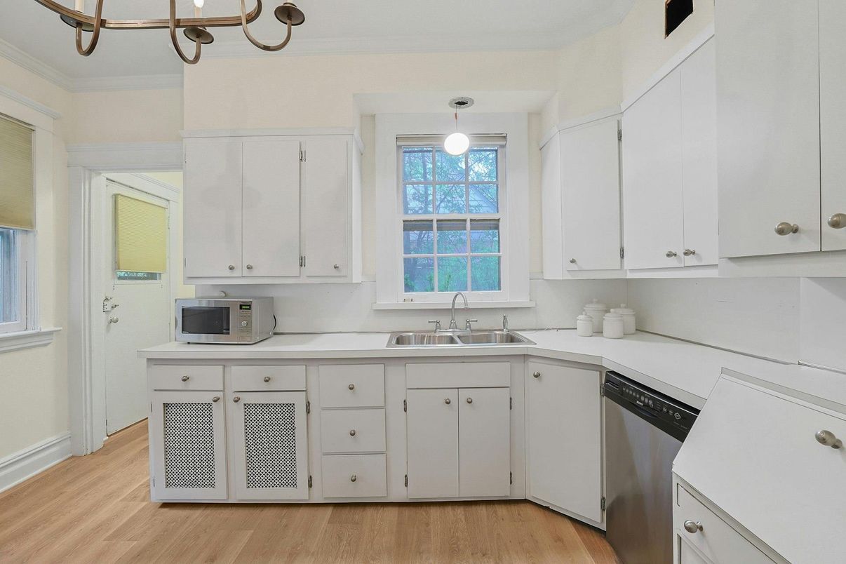 Interior, Kitchen, Pendant Lights, Wood Texture Flooring