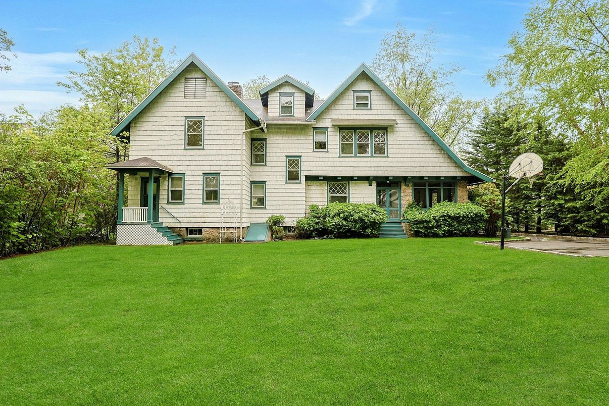 Backyard, Exterior, Facade, Farmhouse
