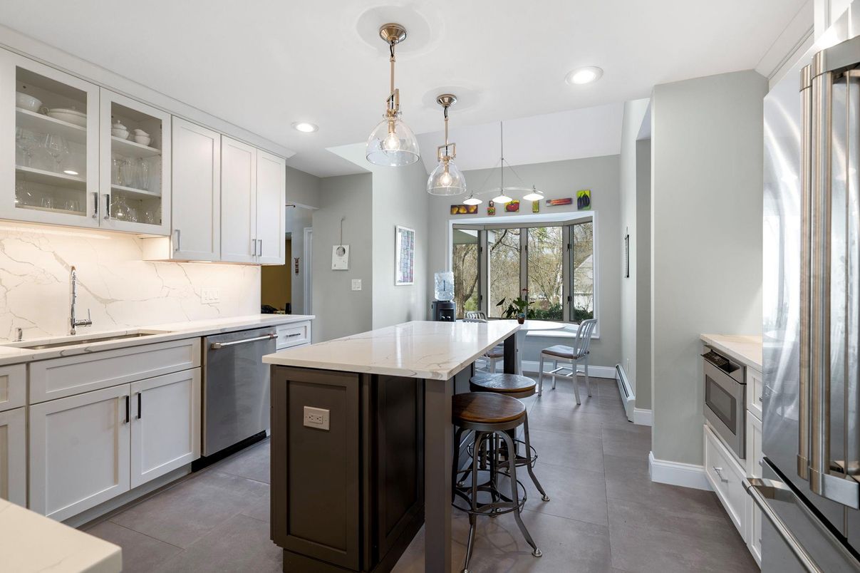 Dining room, Interior, Kitchen, Pendant Lights, Recessed Lighting, Stainless Steel Appliances