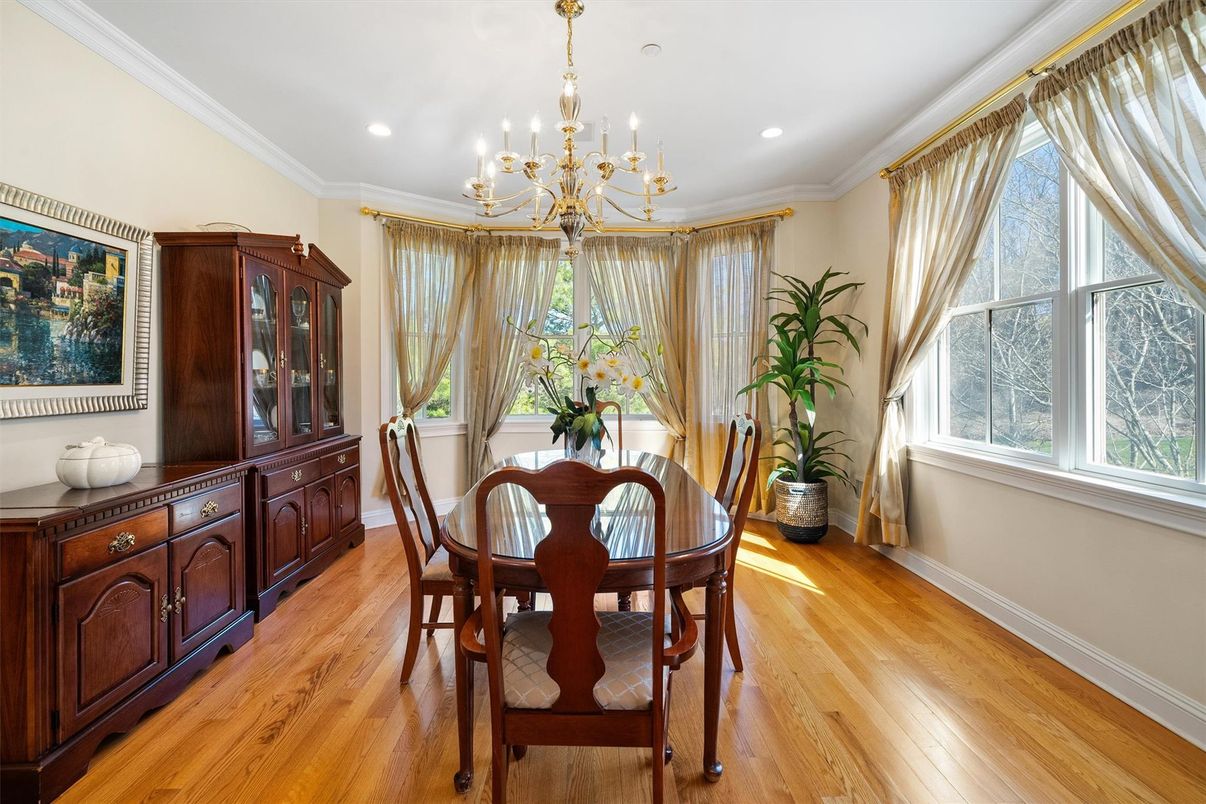 Chandelier, Dining room, Interior, Recessed Lighting, Wood Texture Flooring