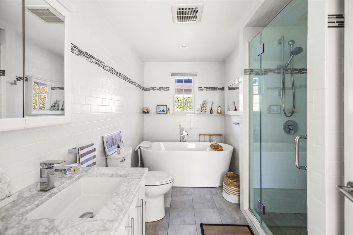Bathroom, Dual Sink Vanities, Free Standing Baths, Glass Shower, Interior, Recessed Lighting
