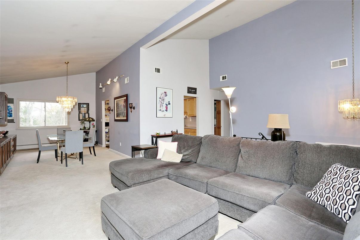 Chandelier, Dining room, Interior, Living room