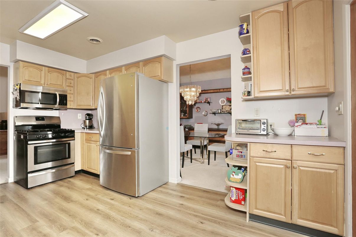 Chandelier, Dining room, Interior, Kitchen, Pendant Lights, Stainless Steel Appliances, Wood Texture Flooring