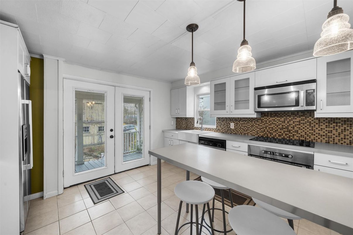 Interior, Kitchen, Pendant Lights, Stainless Steel Appliances