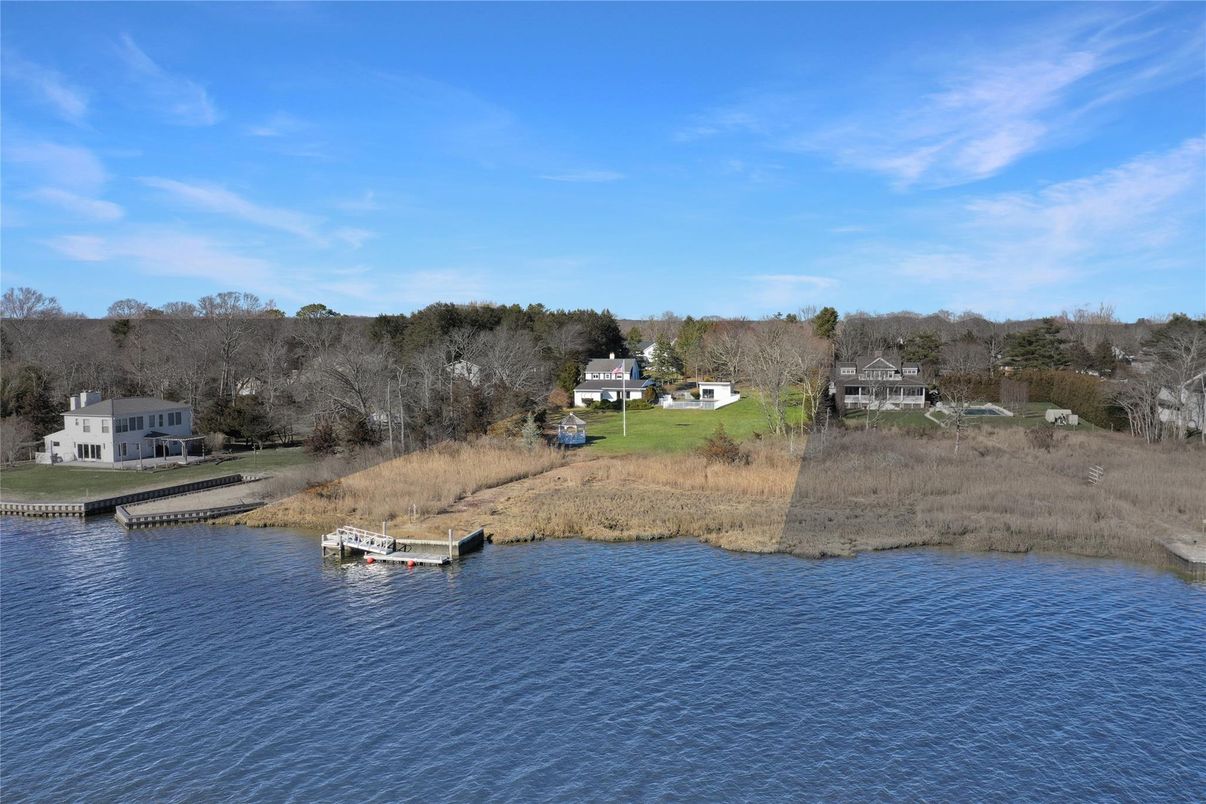 Exterior, Lake