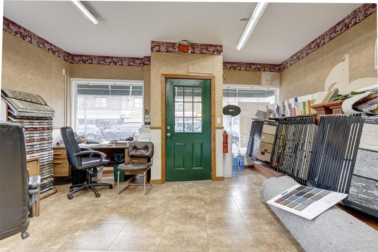 Home Office, Interior