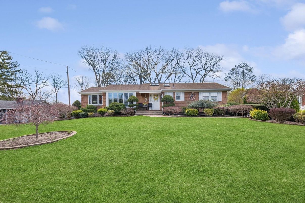 Backyard, Exterior, Facade, Brick Facade, Ranch