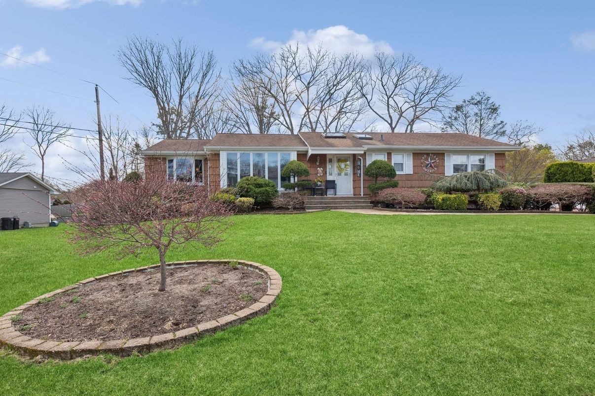 Backyard, Exterior, Facade, Brick Facade, Ranch