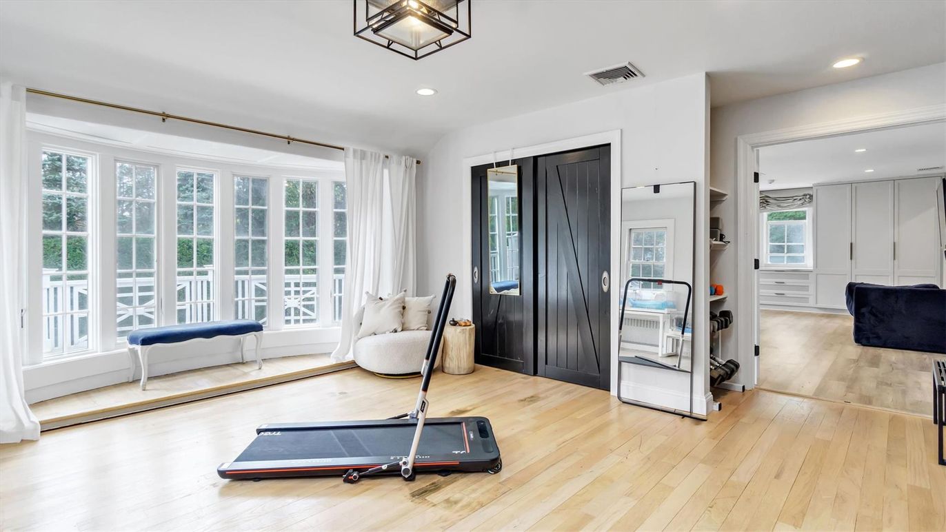 Fitness Equipment, Interior, Recessed Lighting, Wood Texture Flooring