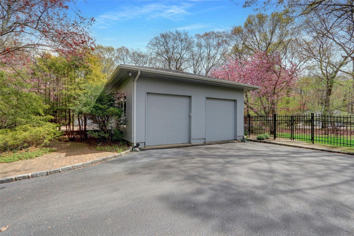 Detached Garage, Exterior