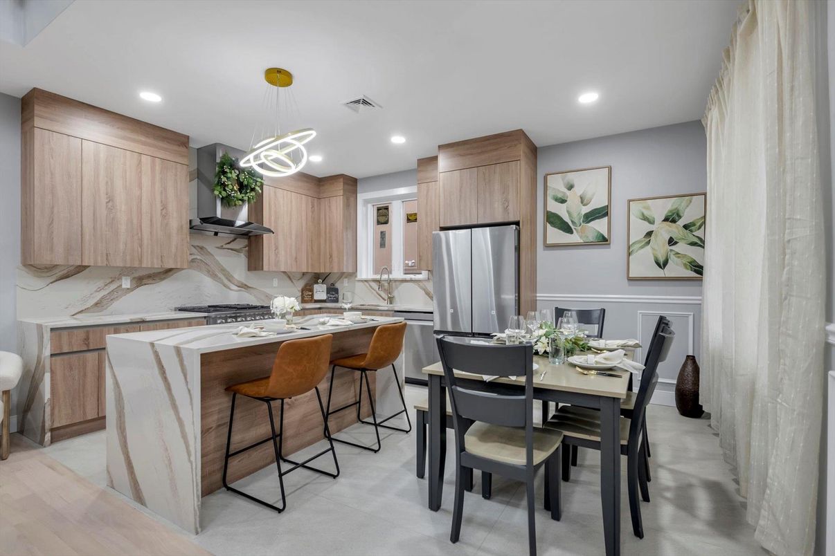 Dining room, Interior, Kitchen, Pendant Lights, Recessed Lighting, Stainless Steel Appliances