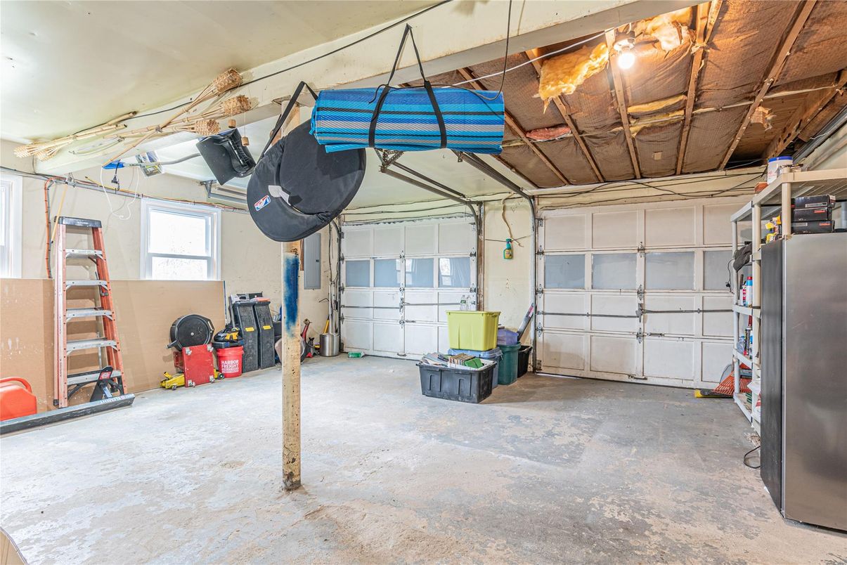 Garage, Interior