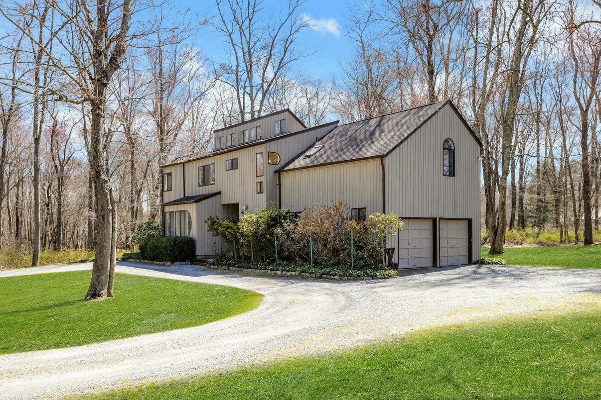 Attached, Exterior, Facade, Farmhouse