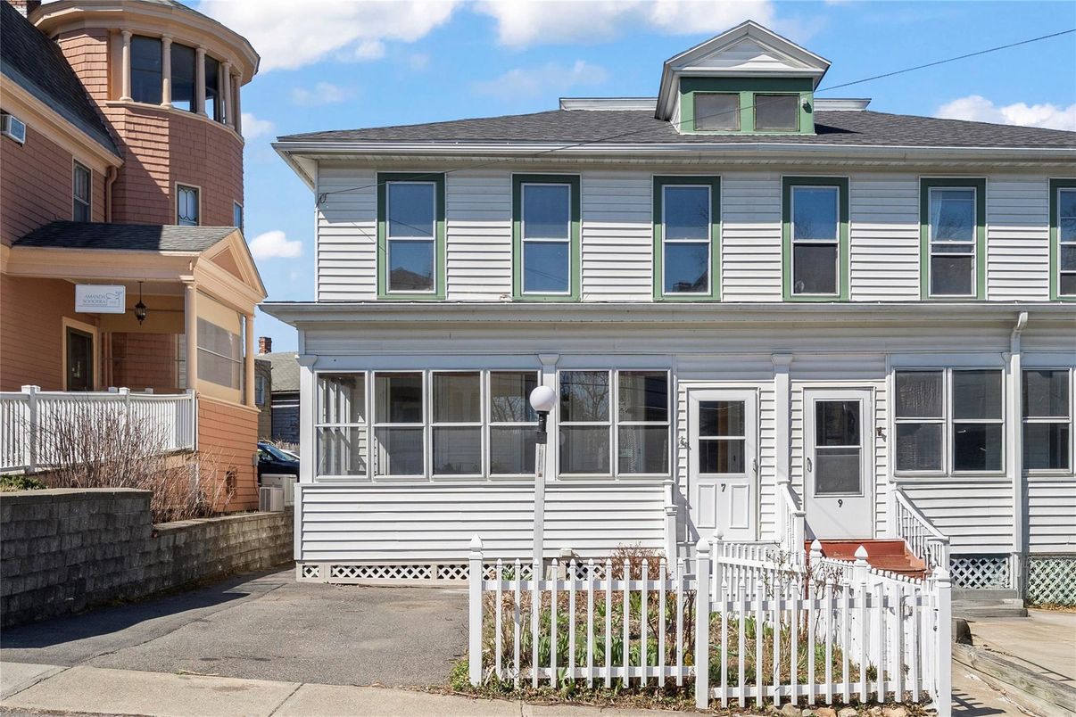 Exterior, Facade, American Foursquare