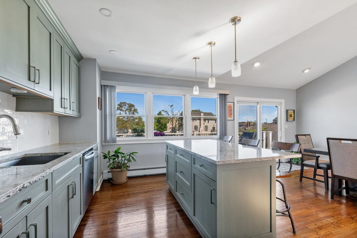 Dining room, Interior, Kitchen, Pendant Lights, Recessed Lighting, Wood Texture Flooring