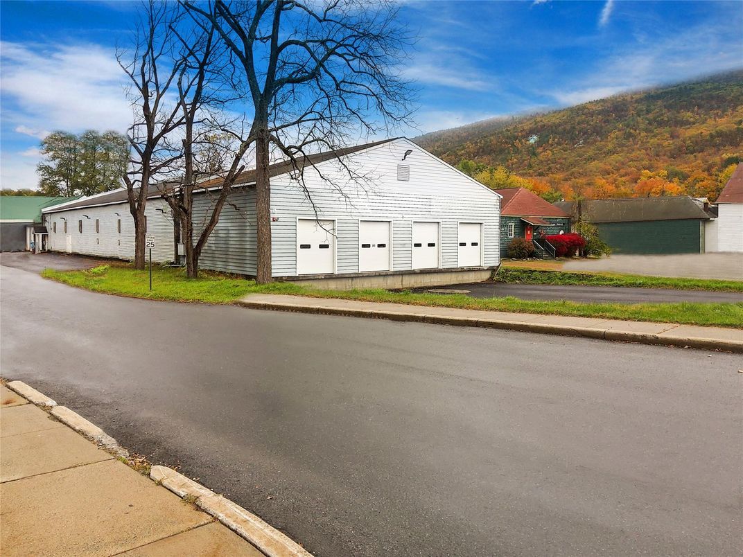 Detached Garage, Exterior
