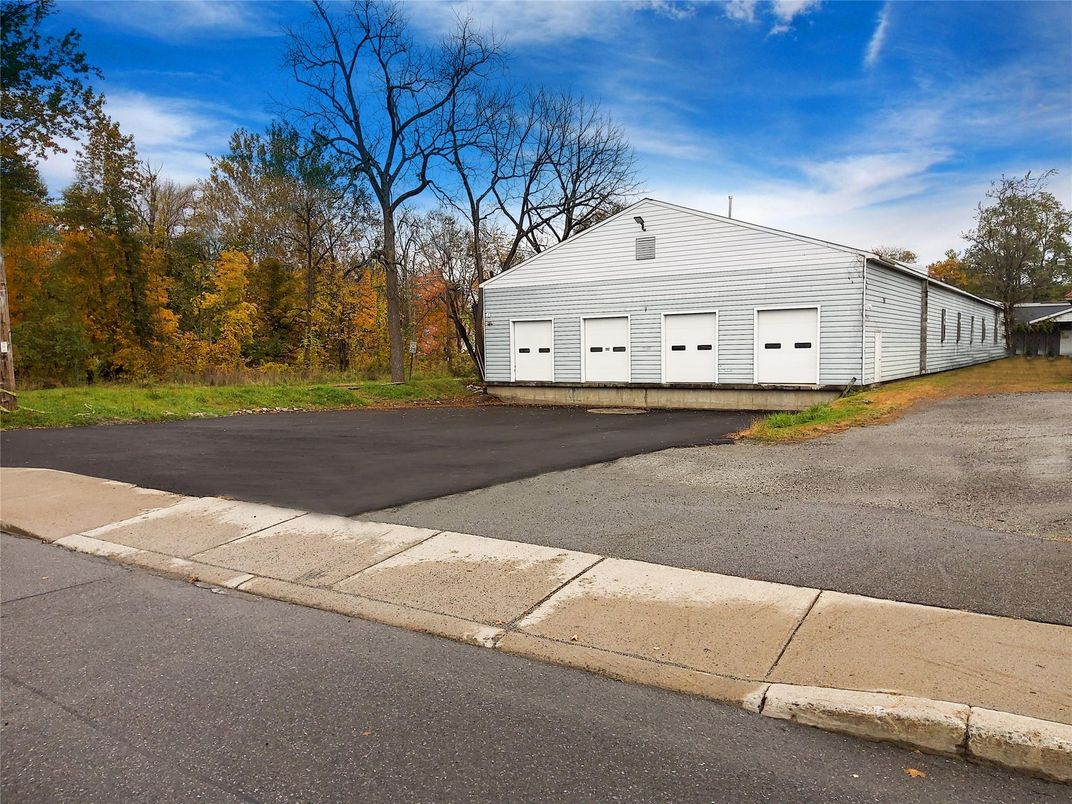 Detached Garage, Exterior