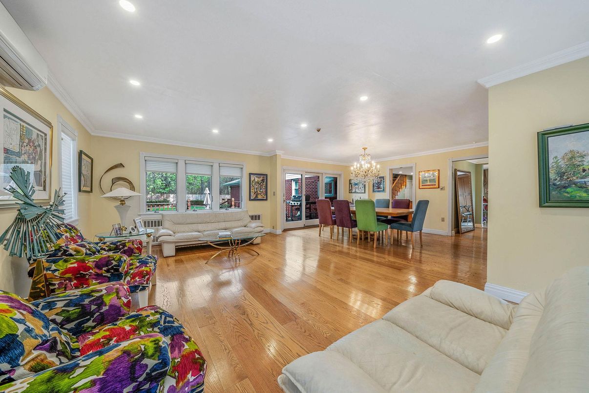 Chandelier, Dining room, Interior, Living room, Recessed Lighting, Wood Texture Flooring
