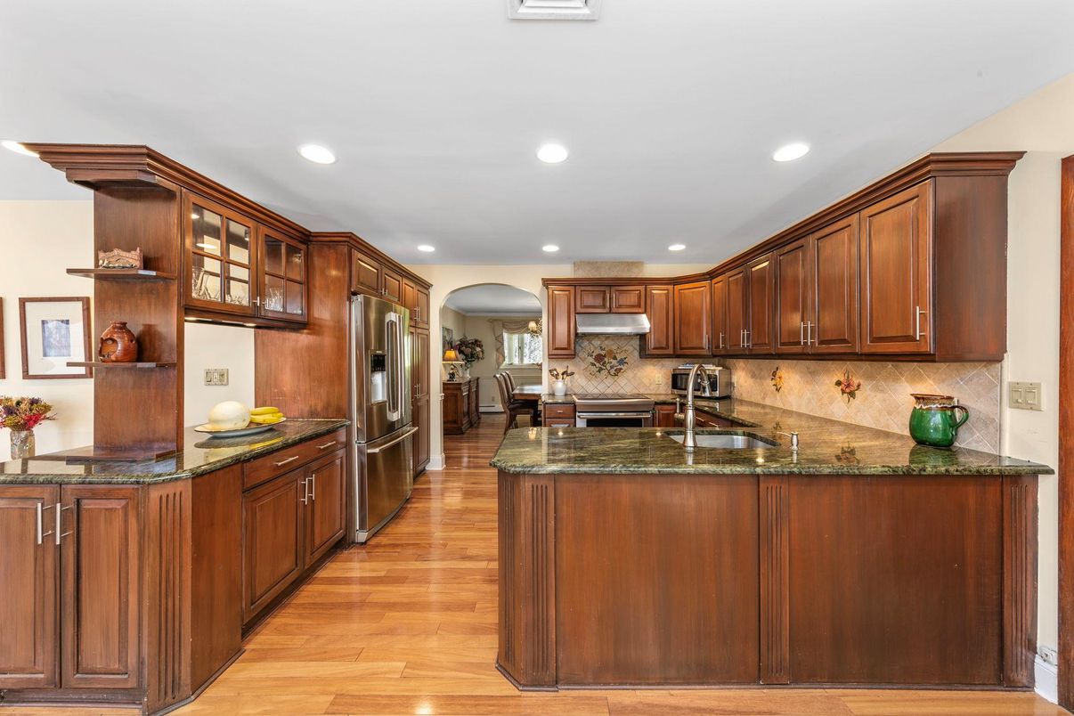 Dining room, Interior, Kitchen, Recessed Lighting, Stainless Steel Appliances, Wood Texture Flooring