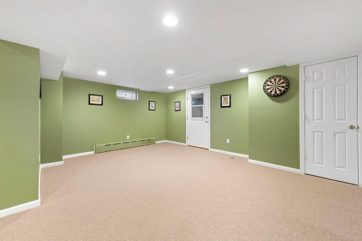 Empty room, Interior, Recessed Lighting