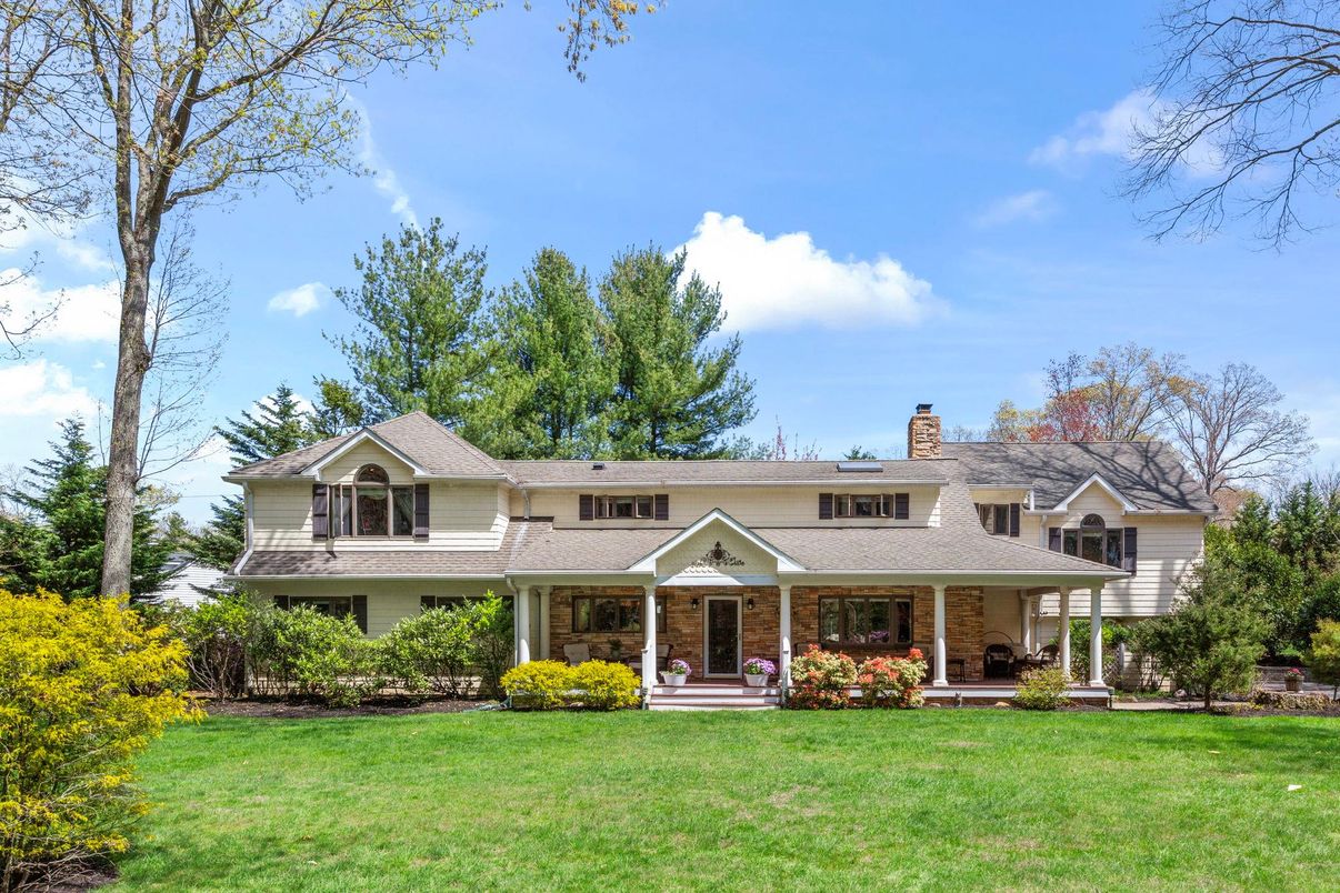 Backyard, Exterior, Facade, Split Level