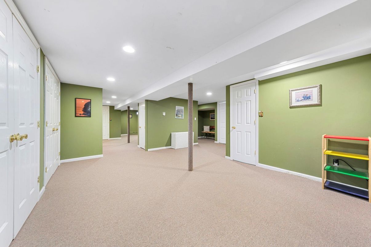 Empty room, Interior, Recessed Lighting