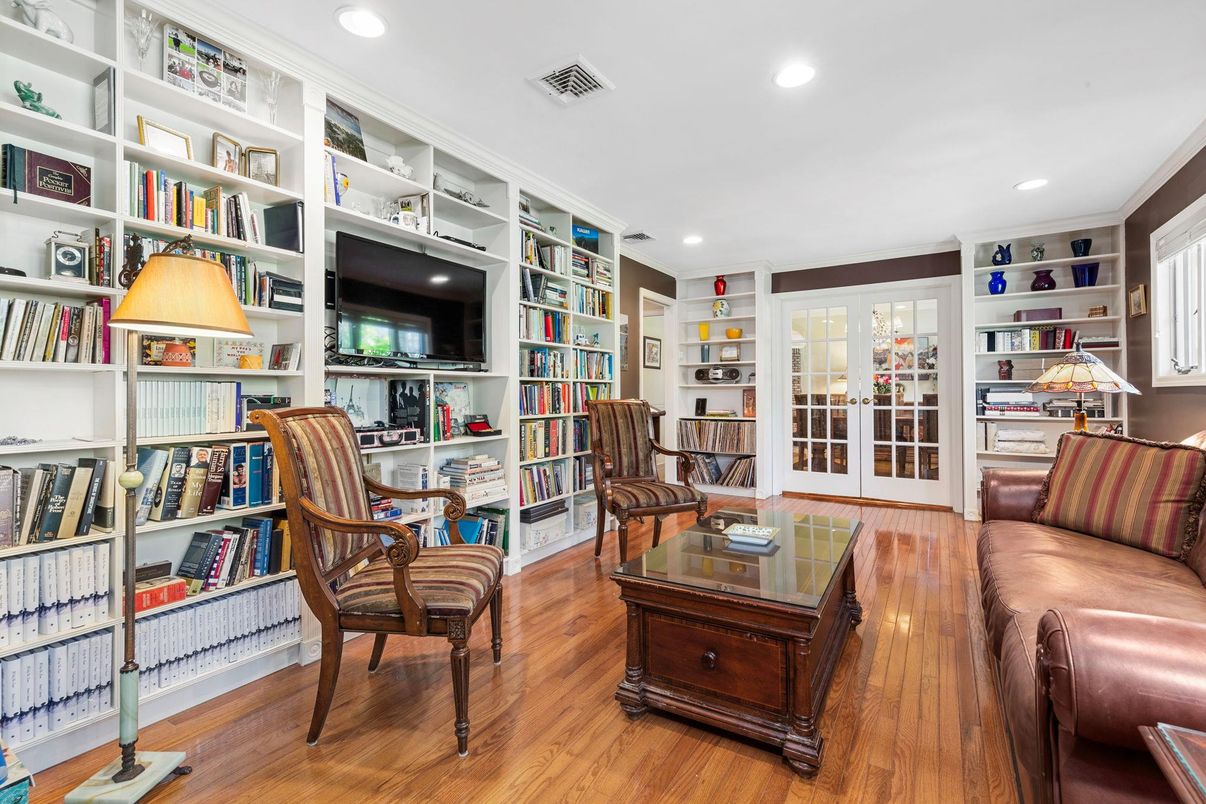 Home Office, Interior, Living room, Recessed Lighting, Wood Texture Flooring