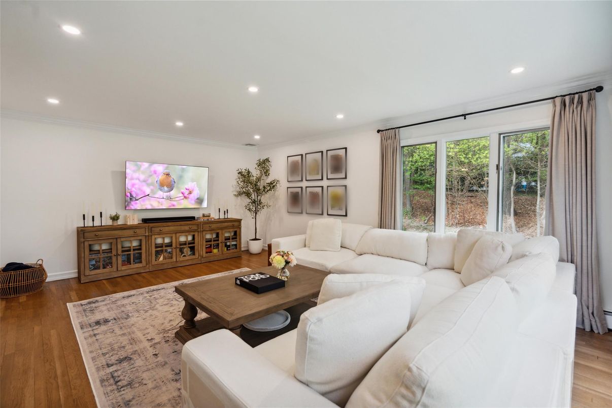 Interior, Living room, Recessed Lighting, Wood Texture Flooring