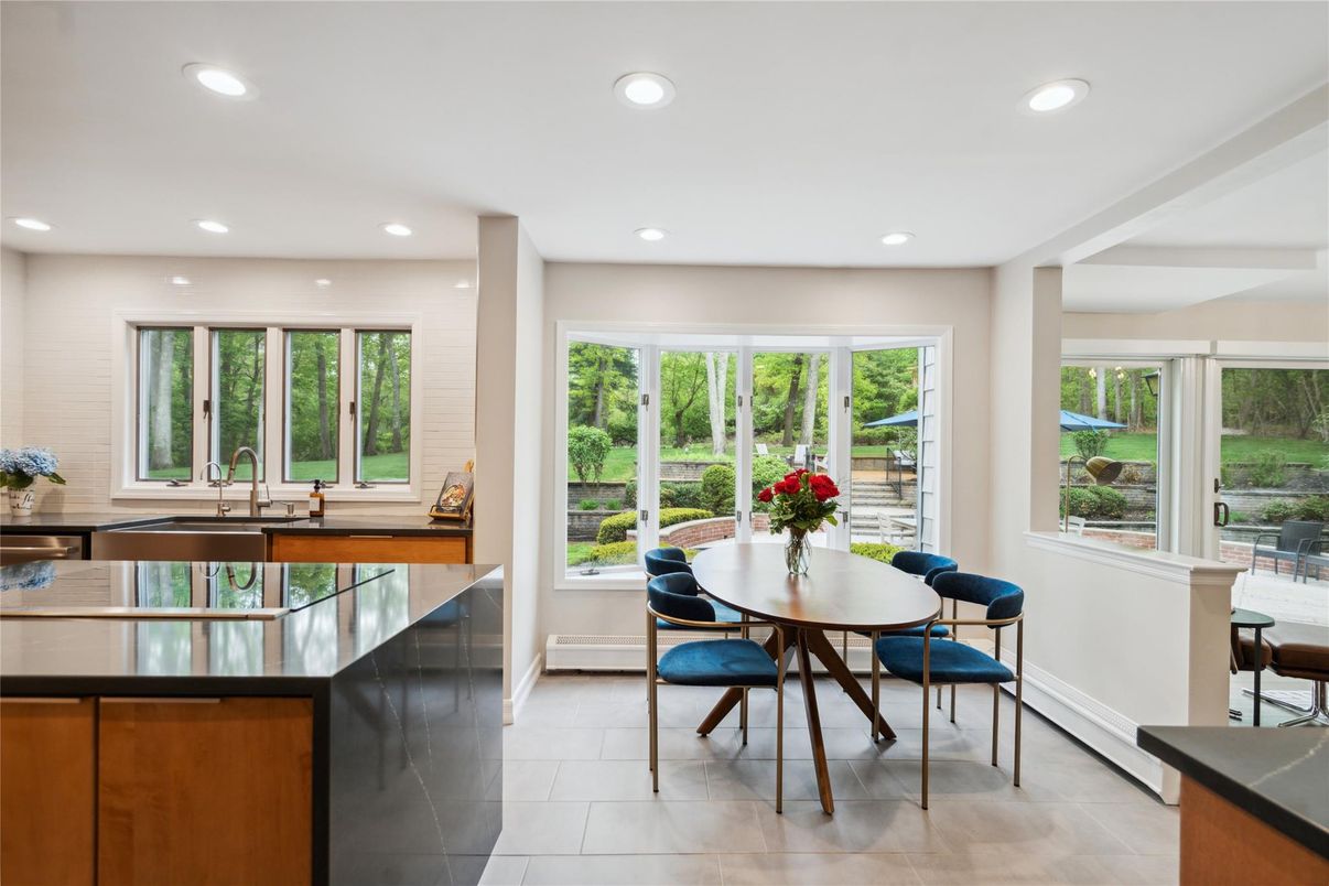 Dining room, Interior, Recessed Lighting