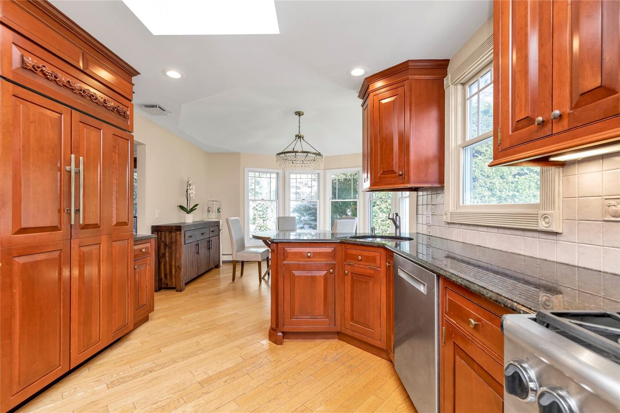 Dining room, Interior, Kitchen, Pendant Lights, Recessed Lighting, Wood Texture Flooring