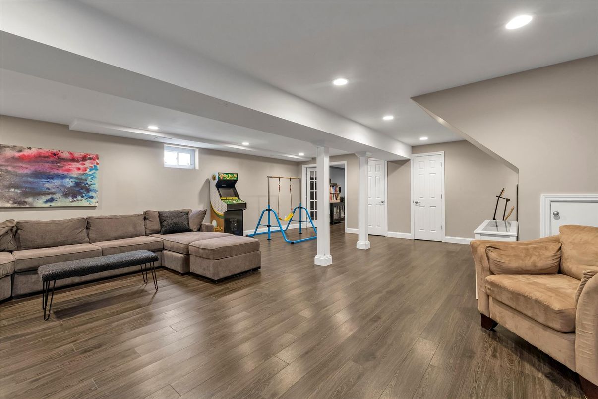 Interior, Living room, Recessed Lighting, Wood Texture Flooring