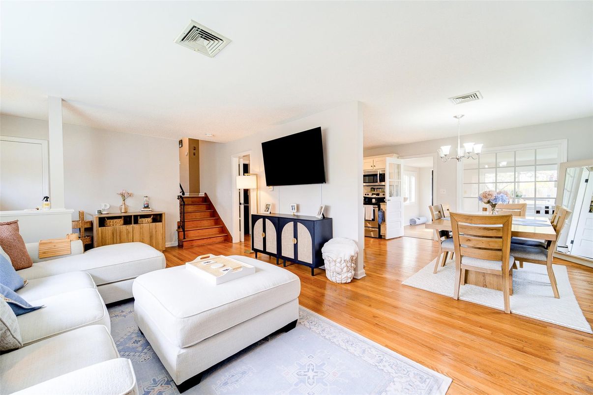 Chandelier, Dining room, Interior, Living room, Pendant Lights, Wood Texture Flooring
