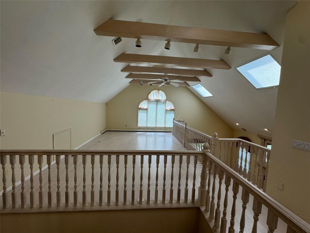 Empty room, Interior, Recessed Lighting, Wooden Beams