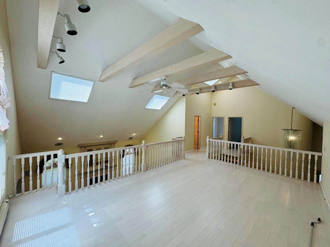 Interior, Pendant Lights, Recessed Lighting, Wood Texture Flooring