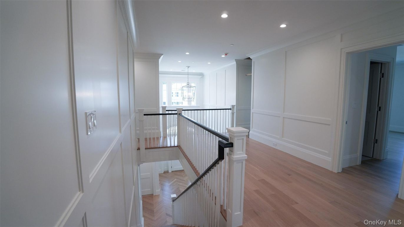 Interior, Pendant Lights, Recessed Lighting, Wood Texture Flooring