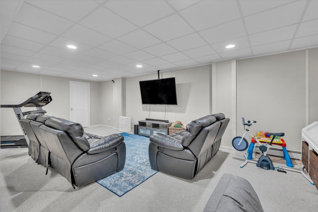Fitness Equipment, Interior, Living room, Recessed Lighting