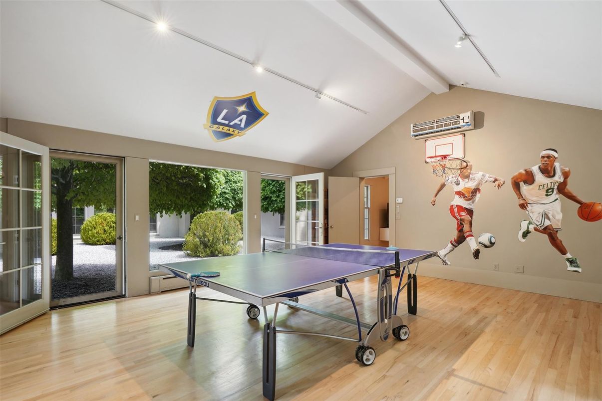 Game Room, Interior, Wood Texture Flooring