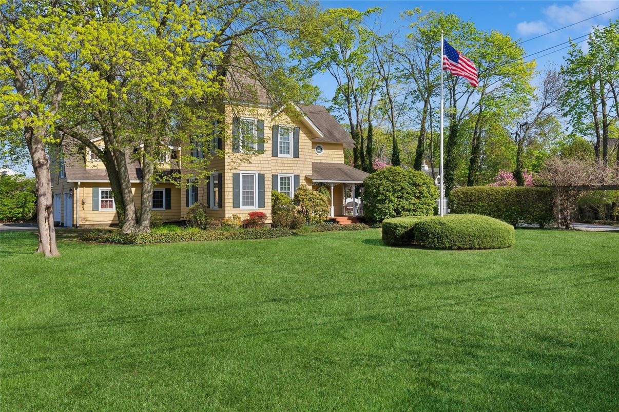 Backyard, Exterior, Facade, Queen Anne Victorian