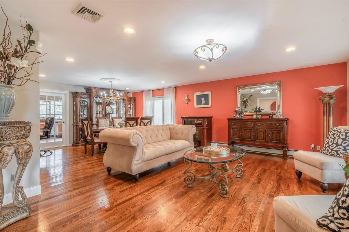 Chandelier, Dining room, Interior, Living room, Recessed Lighting, Wood Texture Flooring