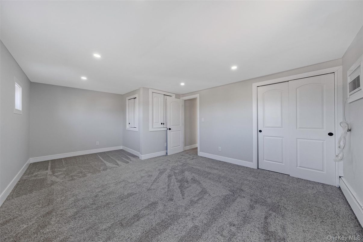 Empty room, Interior, Recessed Lighting