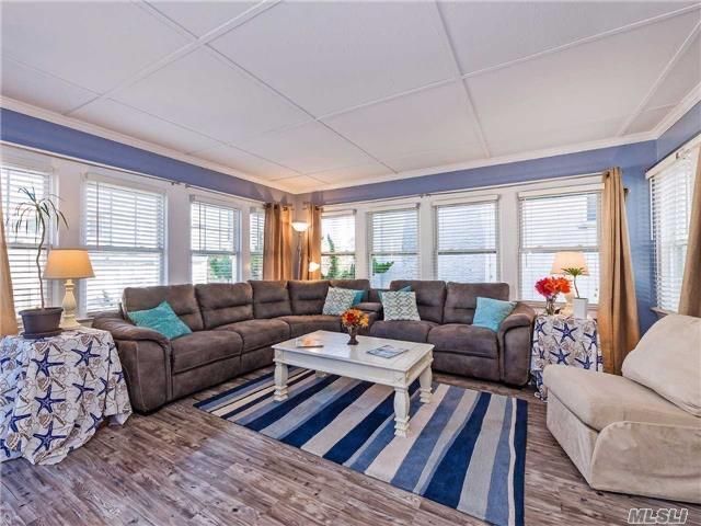 Interior, Living room, Pendant Lights, Wood Texture Flooring