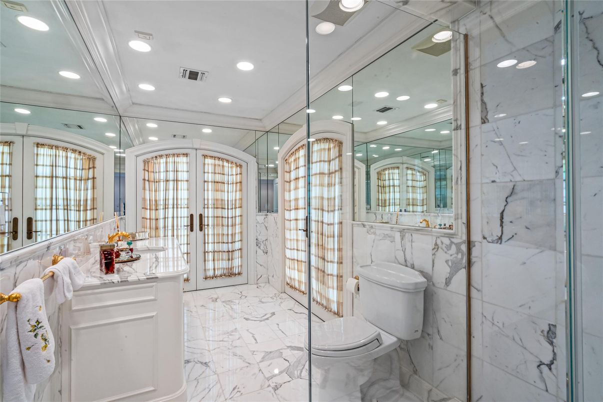 Bathroom, Interior, Marble, Marble Walls, Recessed Lighting