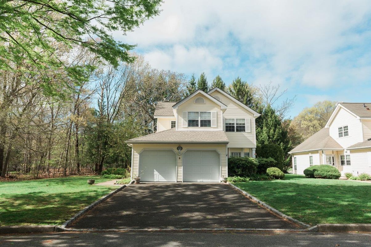 Attached, Exterior, Facade, Farmhouse