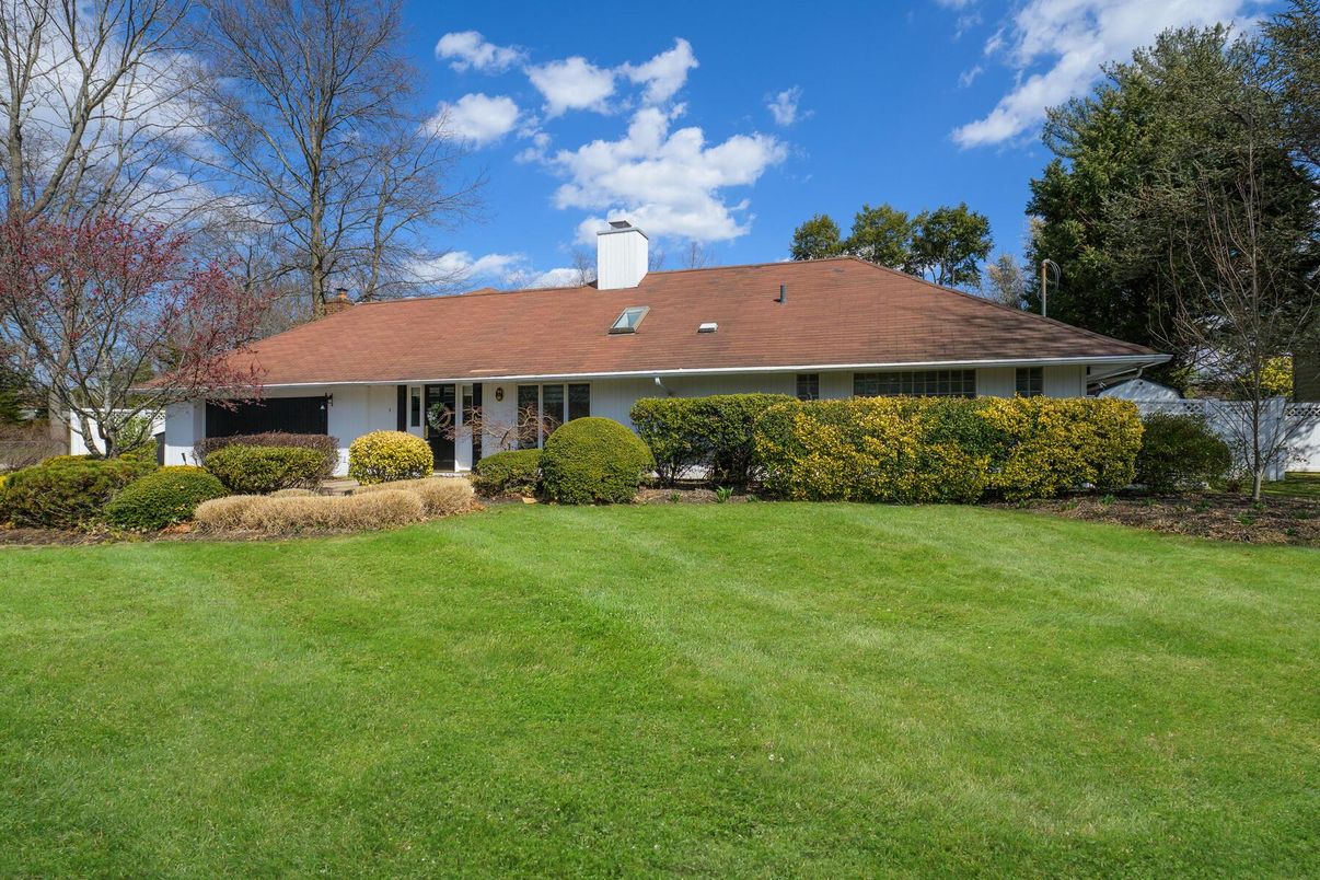 Backyard, Exterior, Facade, Ranch