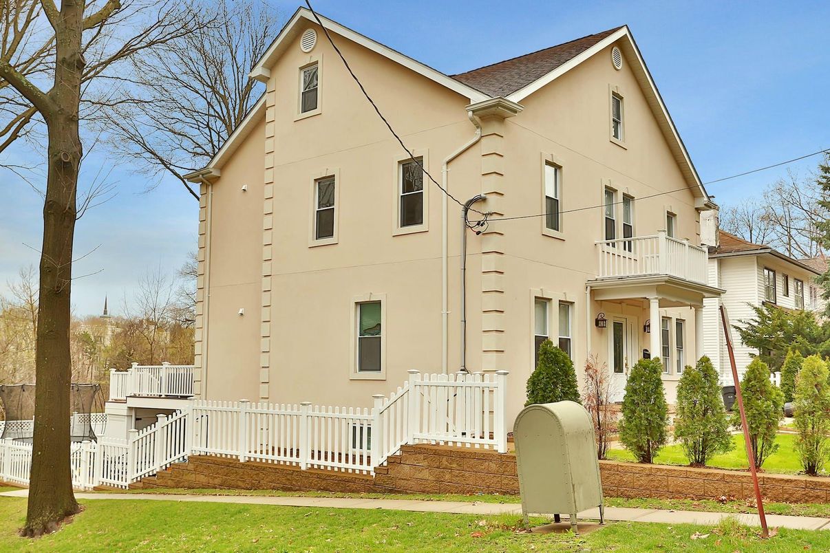Exterior, Facade, Farmhouse