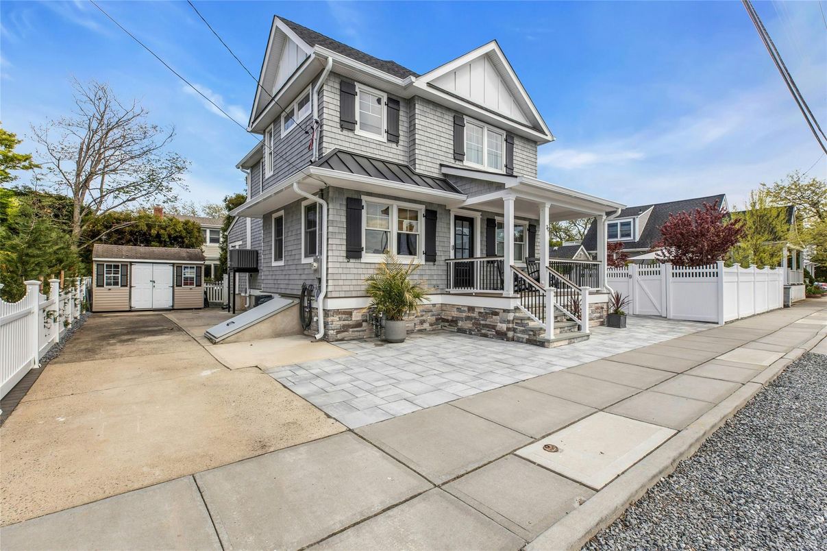 Exterior, Facade, Queen Anne Victorian