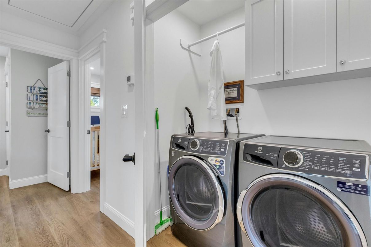 Interior, Washer, Wood Texture Flooring