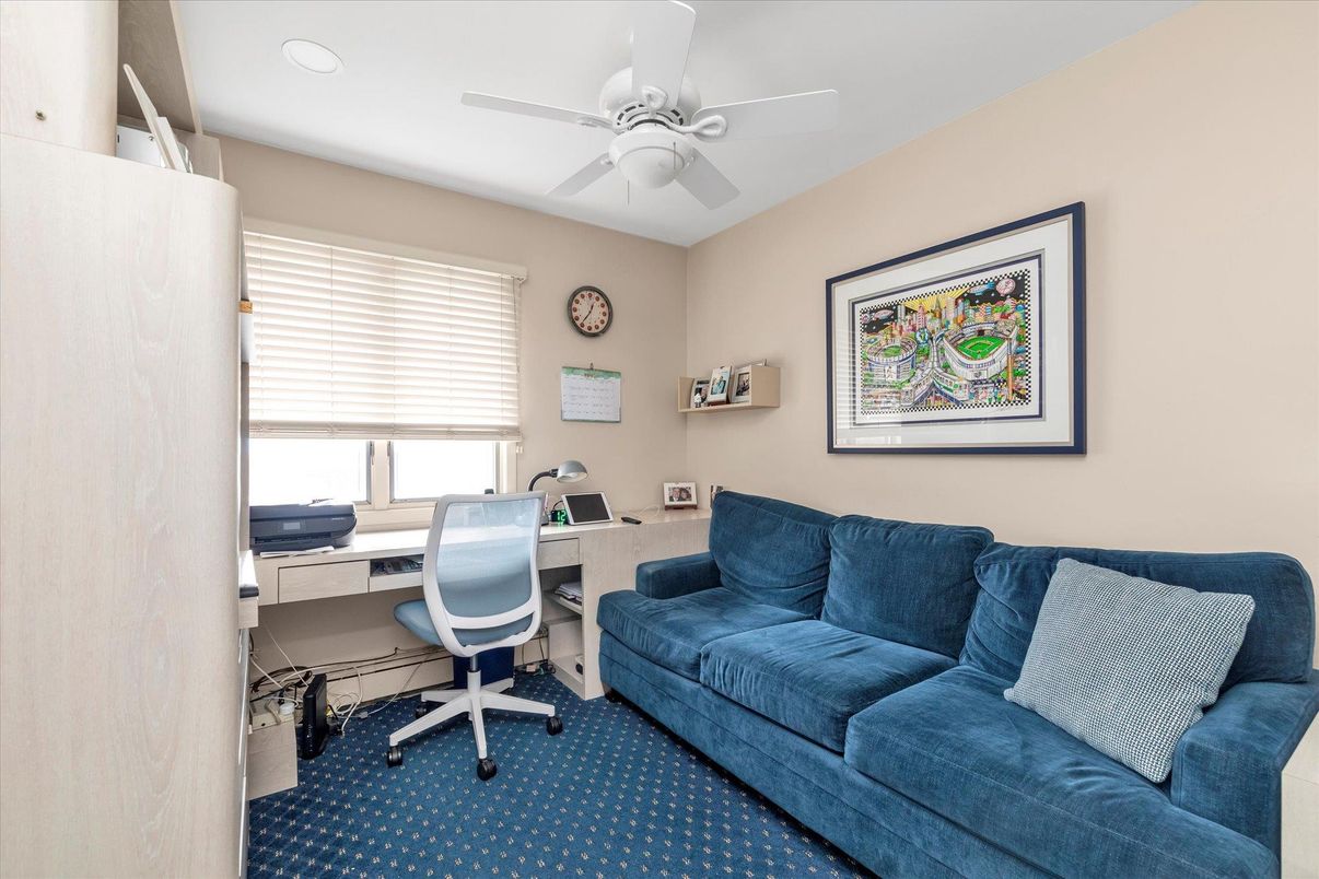 Home Office, Interior