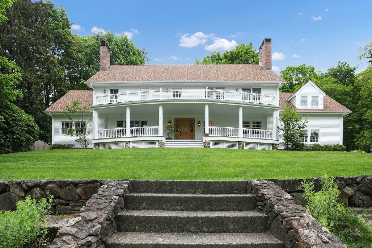 Backyard, Exterior, Facade, American Foursquare