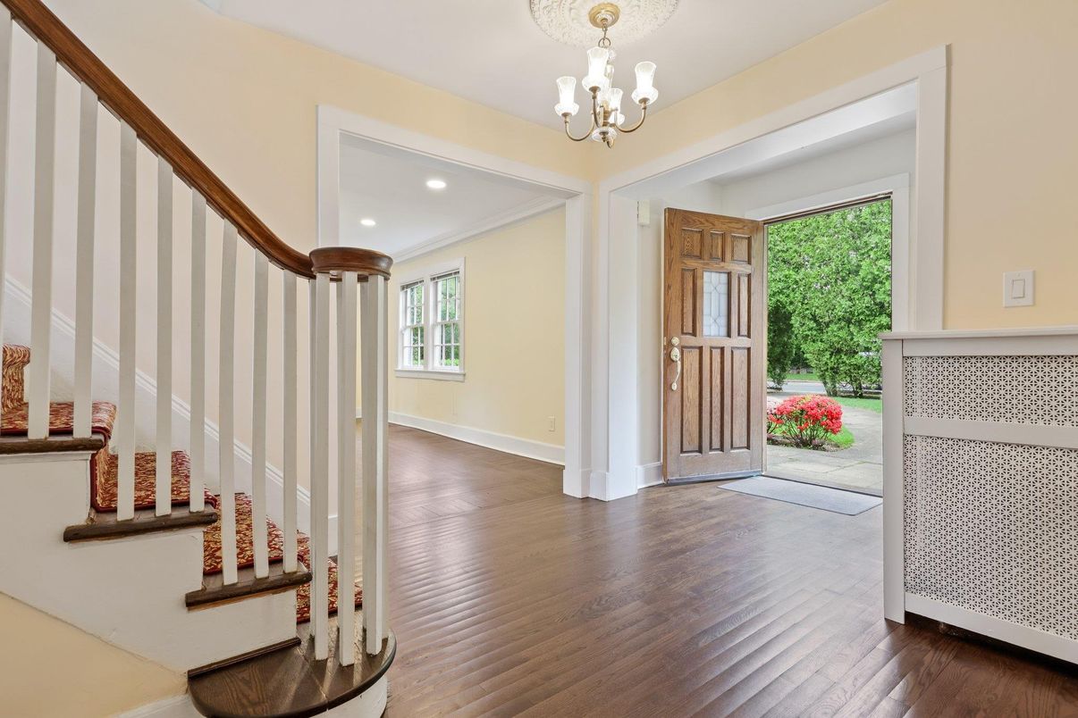 Chandelier, Interior, Recessed Lighting, Wood Texture Flooring